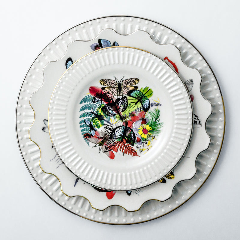 Modern and vibrant dinnerware set with tropical flower and fireflies motives.